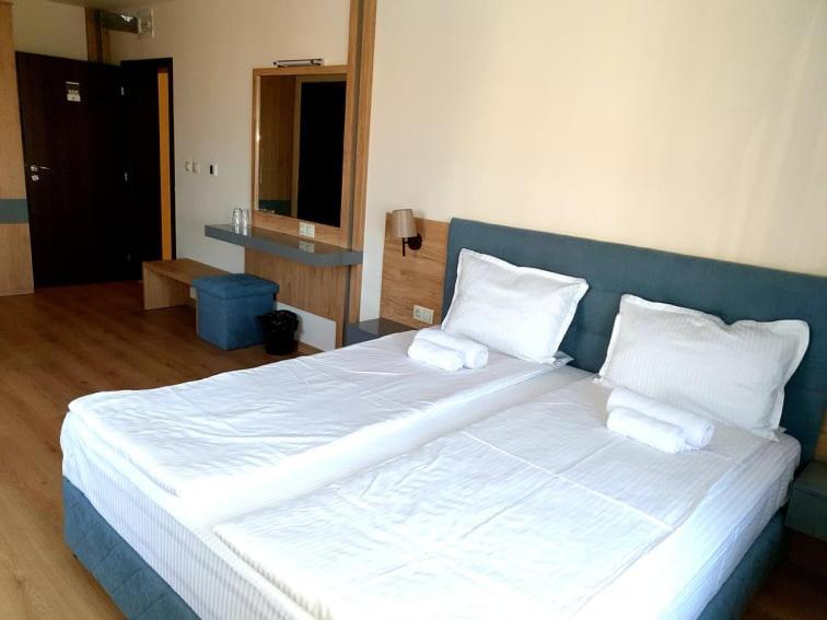 Eco Hotel Momata Kolarovo Bilik gambar